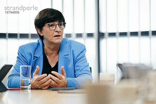 Saskia Esken  Bundesvorsitzende der SPD  aufgenommen im Rahmen eines Interviews mit dem RND in Berlin  05.12.2023
