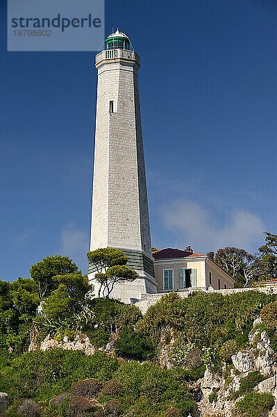 Leuchtturm von Cap Ferrat  Seefahrt  Schiffsverkehr  Orientierung  Navigation  Mittelmeer  Cote d'azur  Südfrankreich  Frankreich  Europa