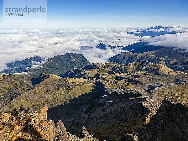 Ausblick vom Gipfel des Iliniza Nord  Provinz Pichincha  Ecuador  Südamerika