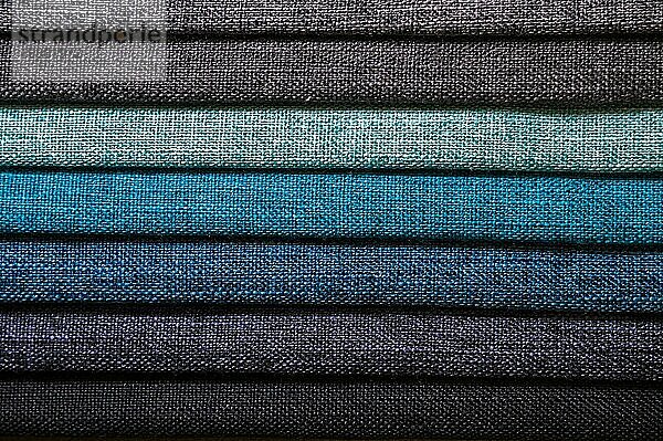 Abstrakte volumetrische Hintergrund Textil mehrfarbigen Streifen von Möbeln Polstermuster. Zuhause Komfort Konzept