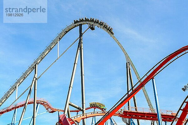 Dragon Khan und Shambhala Attraktionen in PortAventura ist ein Themenpark und ein Resort im Süden von Barcelona  in Salou  Tarragona. Er zieht jährlich rund 4 Millionen Besucher an und ist damit der meistbesuchte Themenpark in Spanien und der fünftgrößte in Europa