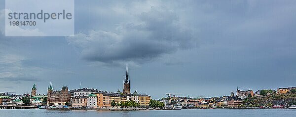 Ein Bild von Stockholm  an einem bewölkten Tag  aufgenommen vom Rathaus aus