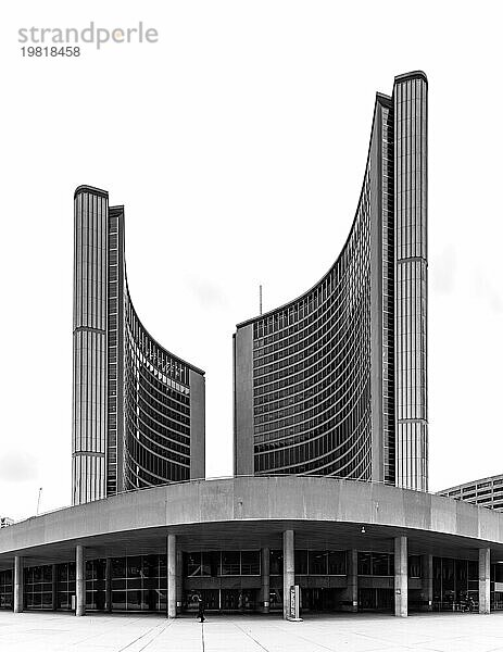 Ein Schwarzweißbild des Rathauses von Toronto