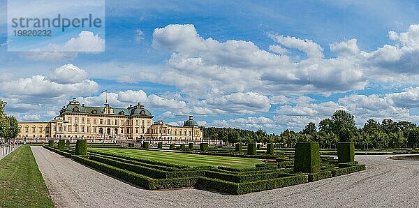 Ein Panoramabild des Schlosses Drottningholm