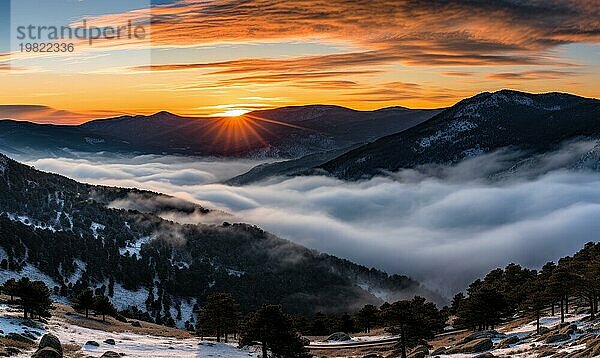 Ein heiterer Sonnenuntergang über einer nebligen Berglandschaft mit Wolken in den Tälern AI erzeugt  KI generiert