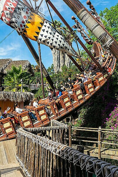 Attraktionen in der Welt von PortAventura ist ein Themenpark und ein Ferienort im Süden von Barcelona  in Salou  Tarragona. Er zieht jährlich rund 4 Millionen Besucher an und ist damit der meistbesuchte Freizeitpark in Spanien und der fünftgrößte in Europa