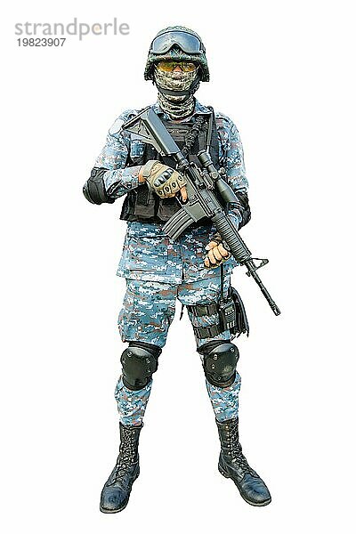 Army Ranger vor weißem Hintergrund