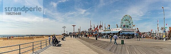 Ein Panoramabild von Coney Island