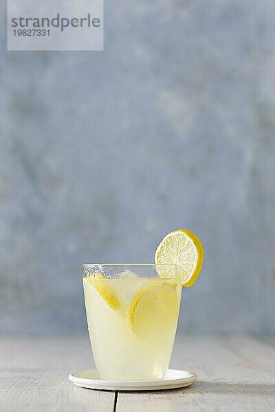 Frontansicht Glas Limonade