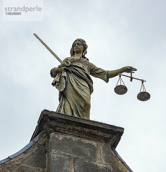 Ein Bild des Gerechtigkeitssymbols auf der Spitze des Dublin Castle