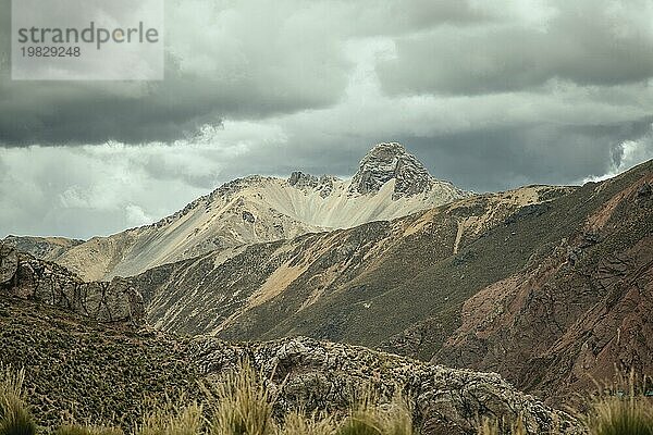 Andenhochland  Blick nach Westen vom Ticlio-Pass  Alto de Ticlio  Peru  Südamerika