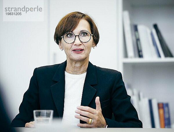 Bettina Stark Watzinger  Bundesministerin für Bildung und Forschung  fotografiert für die ZGS in Berlin  22.09.2023