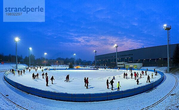 Eislaufen in der EnergieVerbund Arena im Sportpark Ostra
