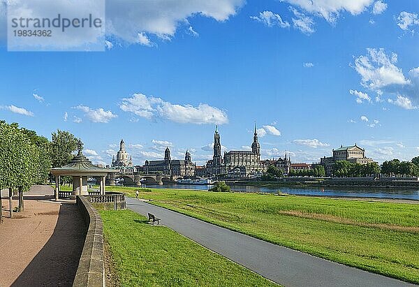 Dresden Silhouette Blick vom Neustätter Elbufer auf die Dresdner Altstadt