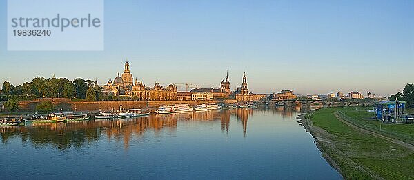 Dresden Silhouette  Blick auf die Dresdner Altstadt mit ihren markanten Türmen