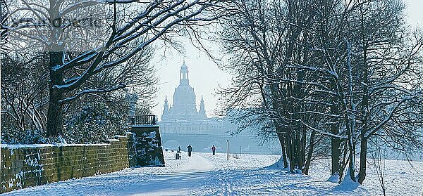 Dresden Silhouette im Winter