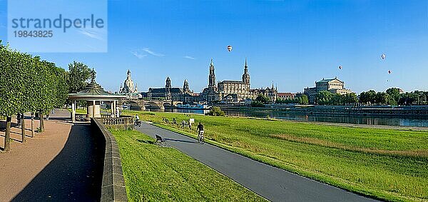 Dresden Silhouette Blick vom Neustätter Elbufer auf die Dresdner Altstadt