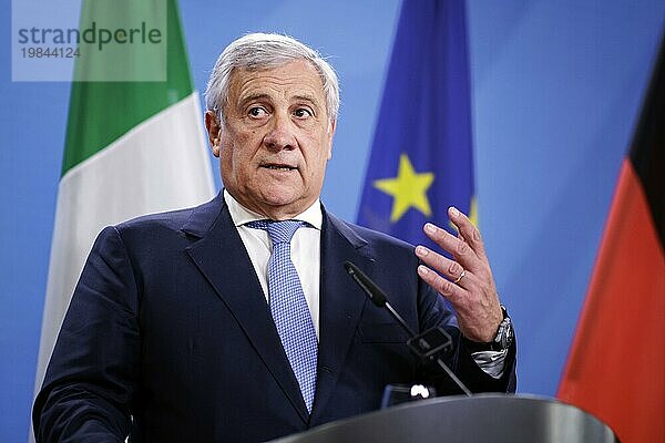 Antonio Tajani  Minister für auswärtige Angelegenheiten und internationale Zusammenarbeit der Italienischen Republik  aufgenommen während einer Pressekonferenz nach dem gemeinsamen Gespräch mit Annalena Bärbock  Bundesaussenministerin  hier nicht i
