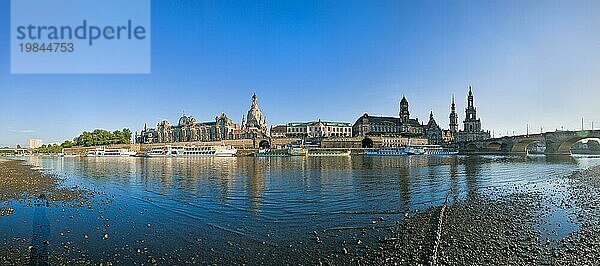 Dresden Silhouette Blick vom Neustätter Elbufer auf die Dresdner Altstadt