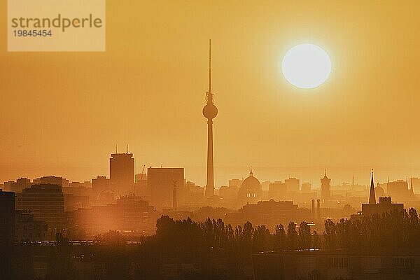 The television tower stands out against the rising sun in Berlin  06/09/2023