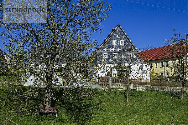 Niederottendorf liegt zwischen Berthelsdorf und Oberottendorf am Fuße des landschaftlich schönen Hohwaldes und des Valtenberges