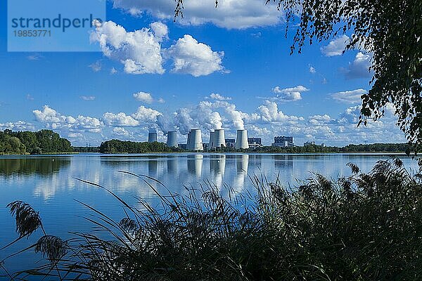 Das Kraftwerk Jänschwalde ist ein Wärmekraftwerk im Südosten Brandenburgs  das überwiegend mit Braunkohle aus den Niederlausitzer Tagebauen Jänschwalde und Welzow-Süd sowie mit jährlich bis zu 400.000 Tonnen Abfall befeuert wird. Kraftwerksbetreiber ist die Lausitz Energie Kraftwerke AG