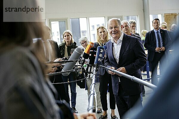 Olaf Scholz  Federal Chancellor  SPD  during a press statement as part of his visit to the Directorate-General for Waterways and Shipping  Kleinmachnow Vocational Training Centre at the Kleinmachnow lock in Kleinmachnow  08.08.2023
