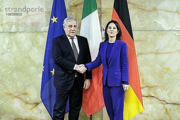 (R L) Annalena Bärbock  Bundesaussenministerin  trifft Antonio Tajani  Außenminister von Italien  zum Gespräch im Auswärtigen Amt in Berlin  22.11.2023