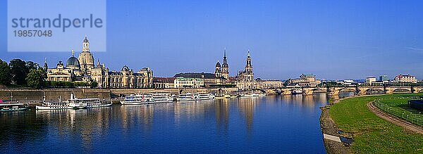 Dresden Silhouette Blick auf die morgentliche Dresdner Altstadt