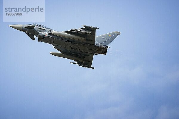 Start eines Eurofighter Mehrzweckkampfflugzeugs der Luftwaffe Bundeswehr. Aufgenommen im Rahmen der Übung Rapid Viking 2023 in Island. Keflavik  03.08.2023