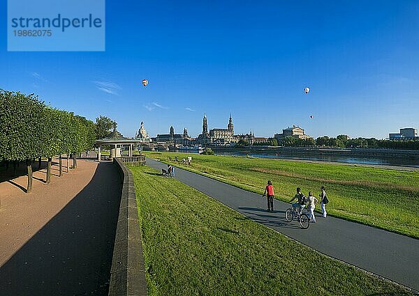 Dresden Silhouette Blick vom Neustätter Elbufer auf die Dresdner Altstadt