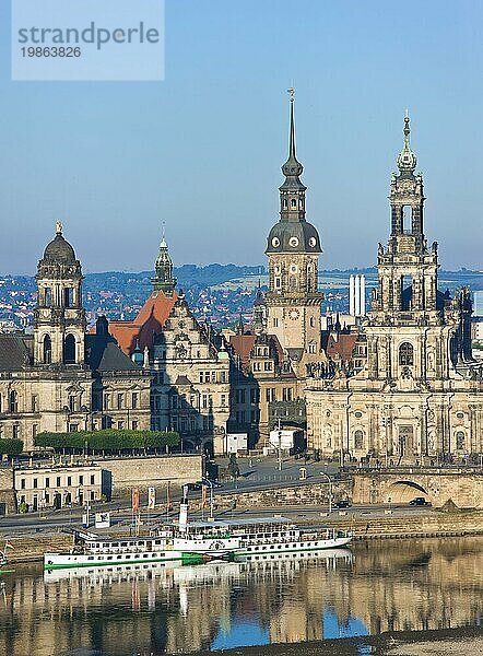 Dresden Silhouette Blick vom Neustätter Elbufer auf die Dresdner Altstadt