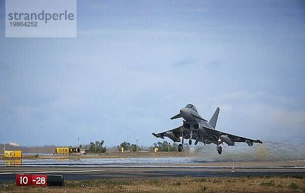 Start eines Eurofighter Mehrzweckkampfflugzeugs der Luftwaffe Bundeswehr. Aufgenommen im Rahmen der Übung Rapid Viking 2023 in Island. Keflavik  03.08.2023