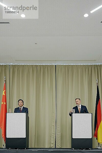 3rd High-level financial dialogue between Germany and China. Christian Lindner (FDP)  Federal Minister of Finance  and He Lifeng  Vice Premier of the People's Republic of China  at the press statement after the end of the meeting. Frankfurt  01.10.2023