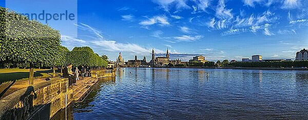 Dresden Silhouette mit Canalettoblick bei Hochwasser
