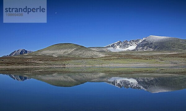 Snøhetta  höchster Berg im Dovrefjell Gebirge  Nationalpark Dovrefjell Sunndalsfjella  Norwegen  Europa