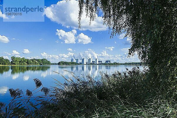 Das Kraftwerk Jänschwalde ist ein Wärmekraftwerk im Südosten Brandenburgs  das überwiegend mit Braunkohle aus den Niederlausitzer Tagebauen Jänschwalde und Welzow-Süd sowie mit jährlich bis zu 400.000 Tonnen Abfall befeuert wird. Kraftwerksbetreiber ist die Lausitz Energie Kraftwerke AG