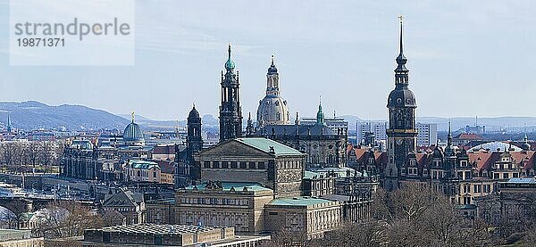 Dresden Silhouette Blick vom SZ Hochhaus auf die Dresdner Altstadt