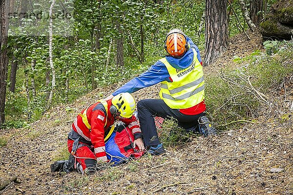 Windenrettungstraining des Rettungshubschraubers  Christoph 62  anlässlich des 50-jährigen Einsatzjubiläums der DRF Luftrettung. Dabei wird die Bergung verunfallter Personen im Elbsandsteingebirge trainiert