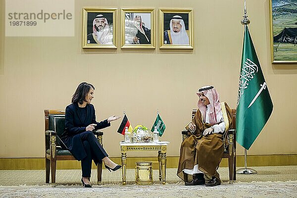 Annalena Bärbock (Bündnis 90 Die Grünen)  Bundesaussenministerin  trifft Prinz Faisal bin Farhan bin Abdullah bin Faisal bin Farhan Al Saud  Außenminister des K??nigreiches Saudi Arabien. Riad  11.11.2023