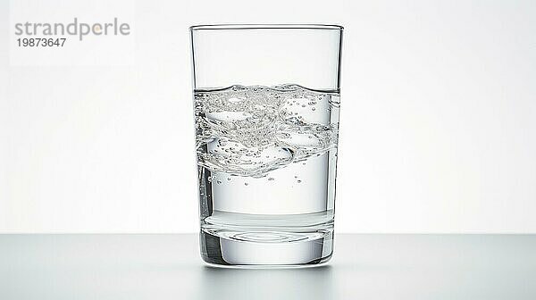 Ein klares Wasserglas ist mit Blasen abgebildet und suggeriert Frische und Reinheit in einem minimalistischen Rahmen  den Ai geschaffen hat