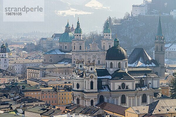 Salzburger Dom  Salzburger Dome an einem sonnigen Tag