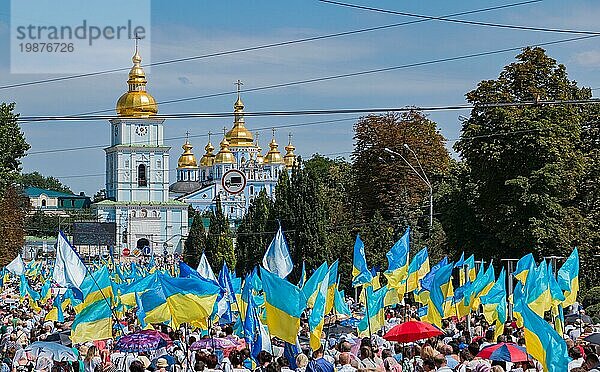 Ein Bild von der Feier zum Tag der Taufe der Rus in den Straßen von Kiew