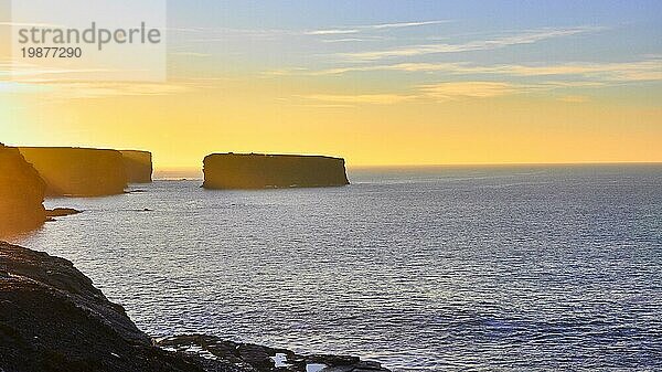 Der Kilkee Cliff Walk ist eine landschaftlich reizvolle  2 bis 3 Stunden dauernde (8 km)  mittelschwere Rundwanderung entlang der Kilkee Cliffs  die am Diamond Rocks Café  Pollock Holes Parkplatz  beginnt