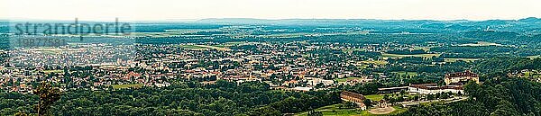 Leibnitz Panorama Weinland  Südsteiermark  Österreich. Touristisches Ziel. Stadtbild  Burg Saggau