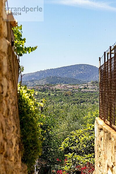 Landschaft um das Dorf Campanet im Norden von Mallorca