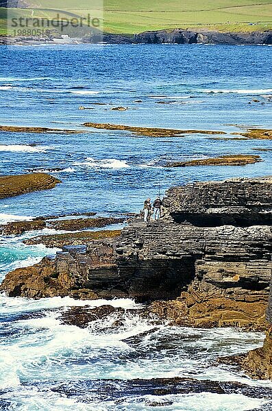 Der Kilkee Cliff Walk ist eine landschaftlich reizvolle  2 bis 3 Stunden dauernde (8 km)  mittelschwere Rundwanderung entlang der Kilkee Cliffs  die am Diamond Rocks Café  Pollock Holes Parkplatz  beginnt