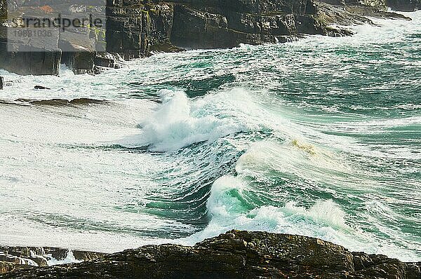 Der Kilkee Cliff Walk ist eine landschaftlich reizvolle  2 bis 3 Stunden dauernde (8 km)  mittelschwere Rundwanderung entlang der Kilkee Cliffs  die am Diamond Rocks Café  Pollock Holes Parkplatz  beginnt