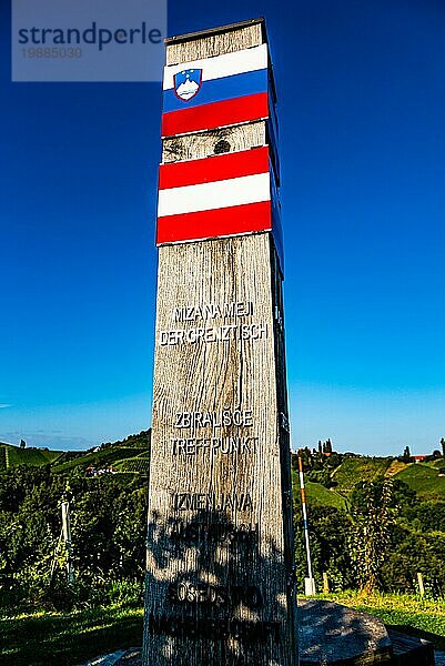 Glanz  Österreich  12.09.2019: Grenze zwischen Österreich und Slowenien  landschaftlich reizvoller Weinberg an der Südsteirischen Weinstraße Reiseziel  Europa