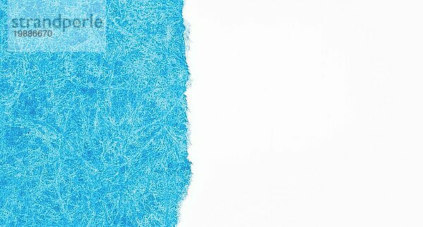 Blaues und weißes Papier Vorlage. Zweiteiliger Hintergrund mit blaür abstrakter Papiertextur auf weißem Hintergrund mit Kopierraum für Text